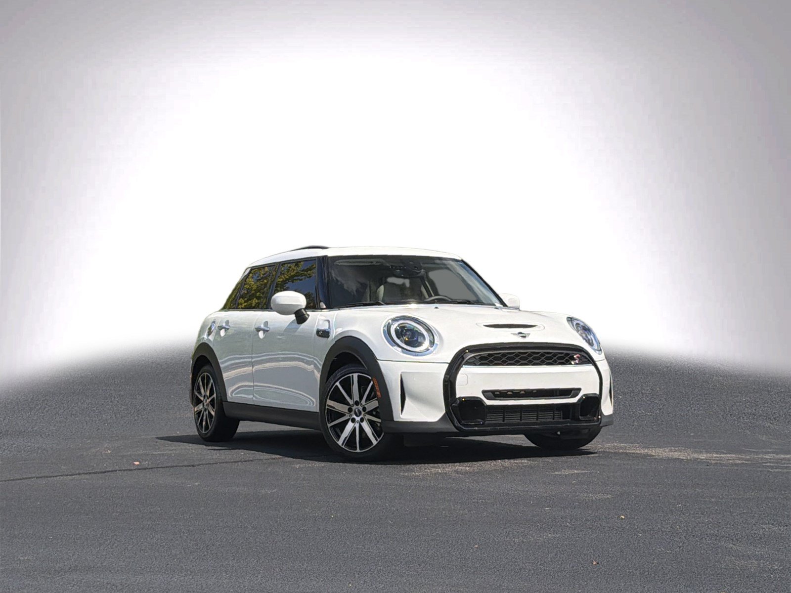 Used 2024 MINI Cooper S w/ Signature Upholstery Package FWD image 2