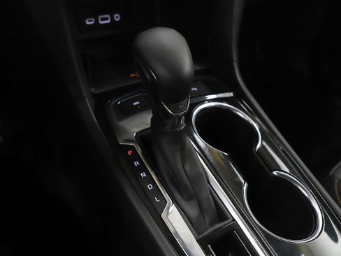 Used 2023 Chevrolet Equinox Premier image 24