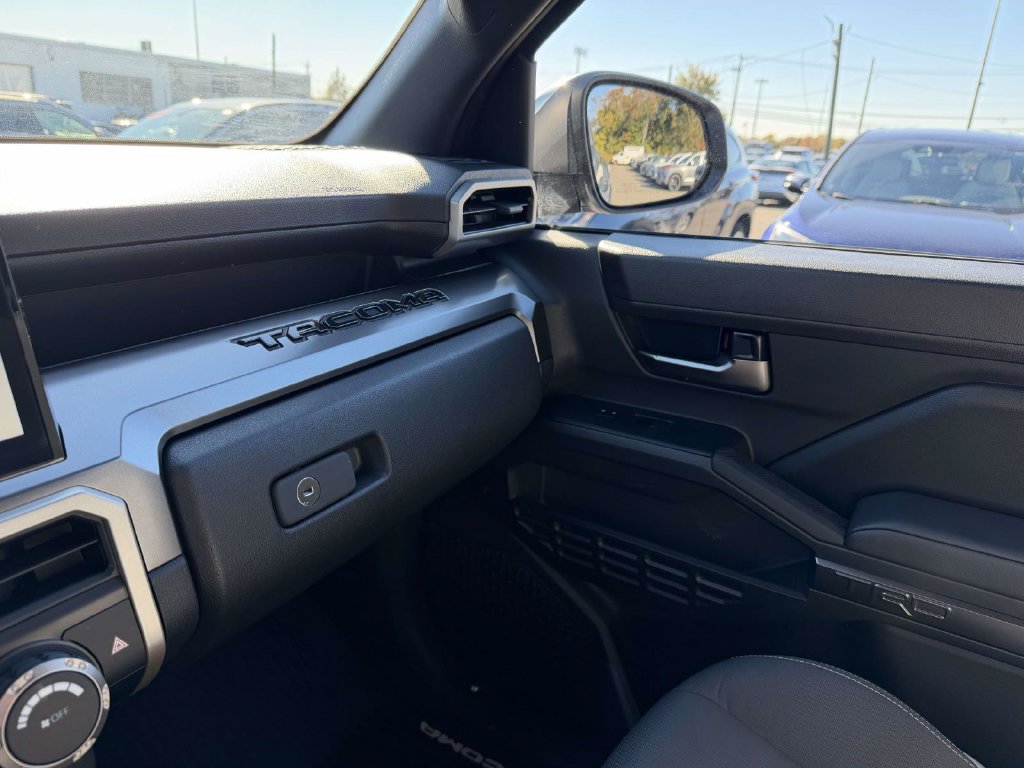 Used 2025 Toyota Tacoma TRD Off-Road AWD/4WD image 29