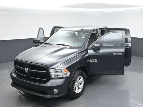 Used 2018 RAM 1500 Express AWD/4WD image 54