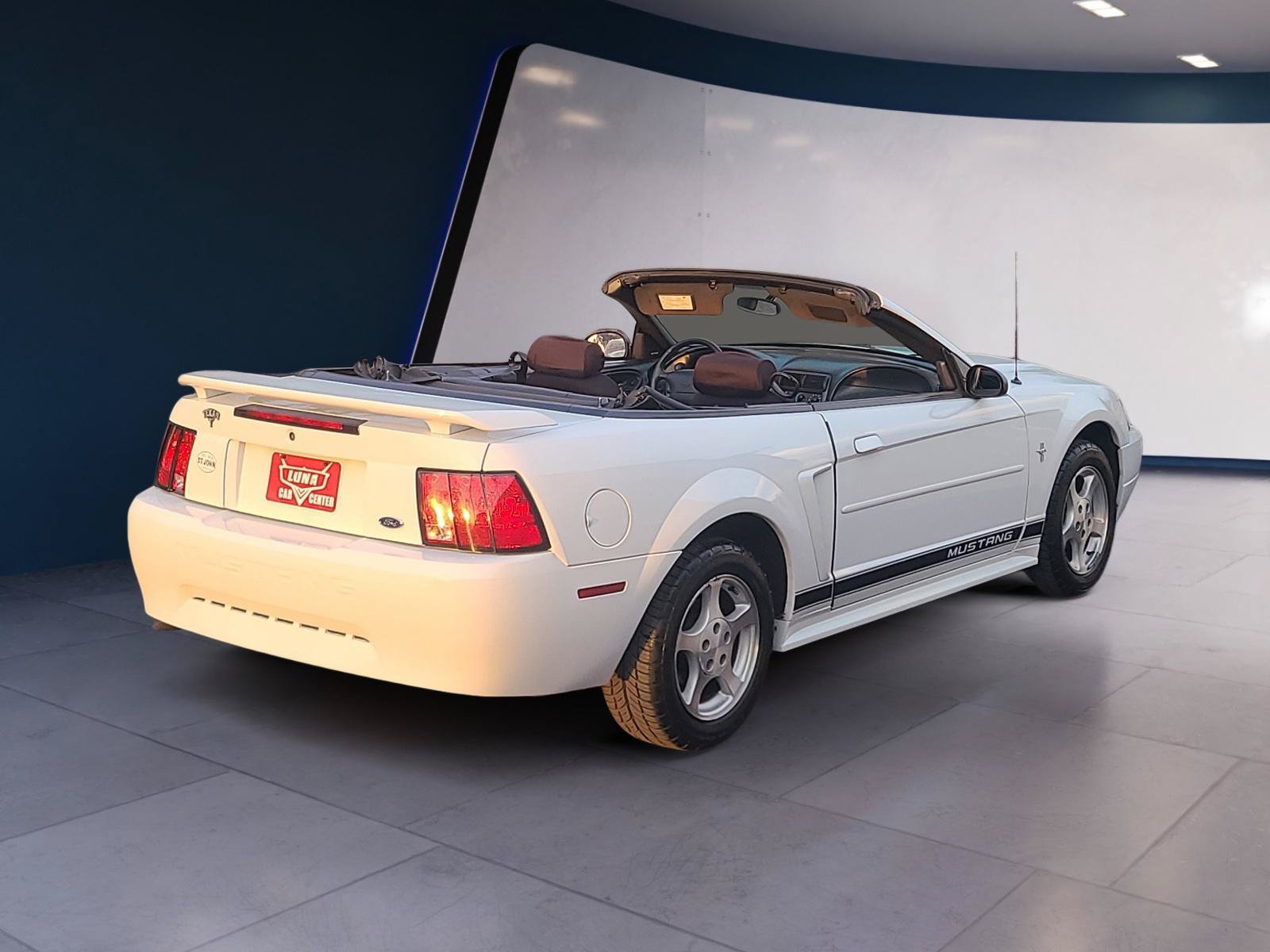 Used 2002 Ford Mustang Convertible RWD image 5