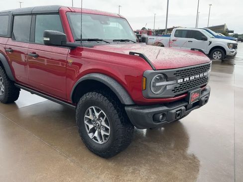 Used 2025 Ford Bronco Badlands AWD/4WD image 2