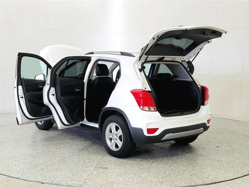 Used 2018 Chevrolet Trax LT w/ LT Convenience Package FWD image 11