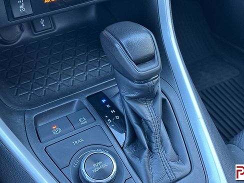 Used 2020 Toyota RAV4 XLE image 24