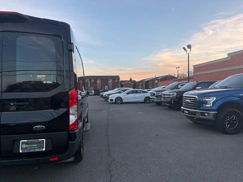 Used 2022 Ford Transit 250 Medium Roof image 14