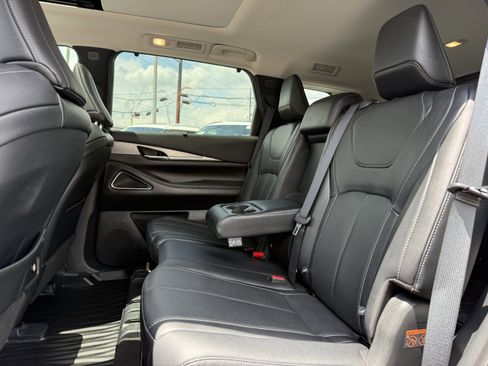 Certified 2024 INFINITI QX60 Luxe w/ Vision Package FWD image 16
