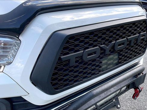 Used 2022 Toyota Tacoma SR5 AWD/4WD image 29