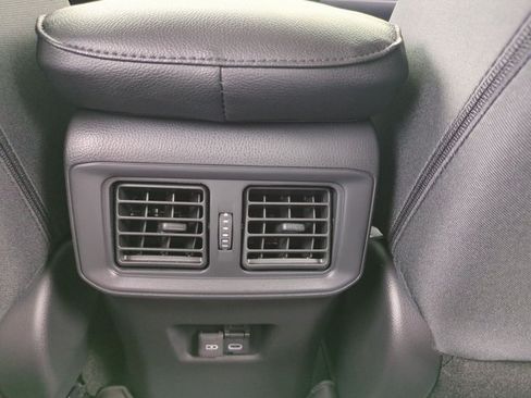 Used 2025 Toyota RAV4 XLE AWD/4WD image 16