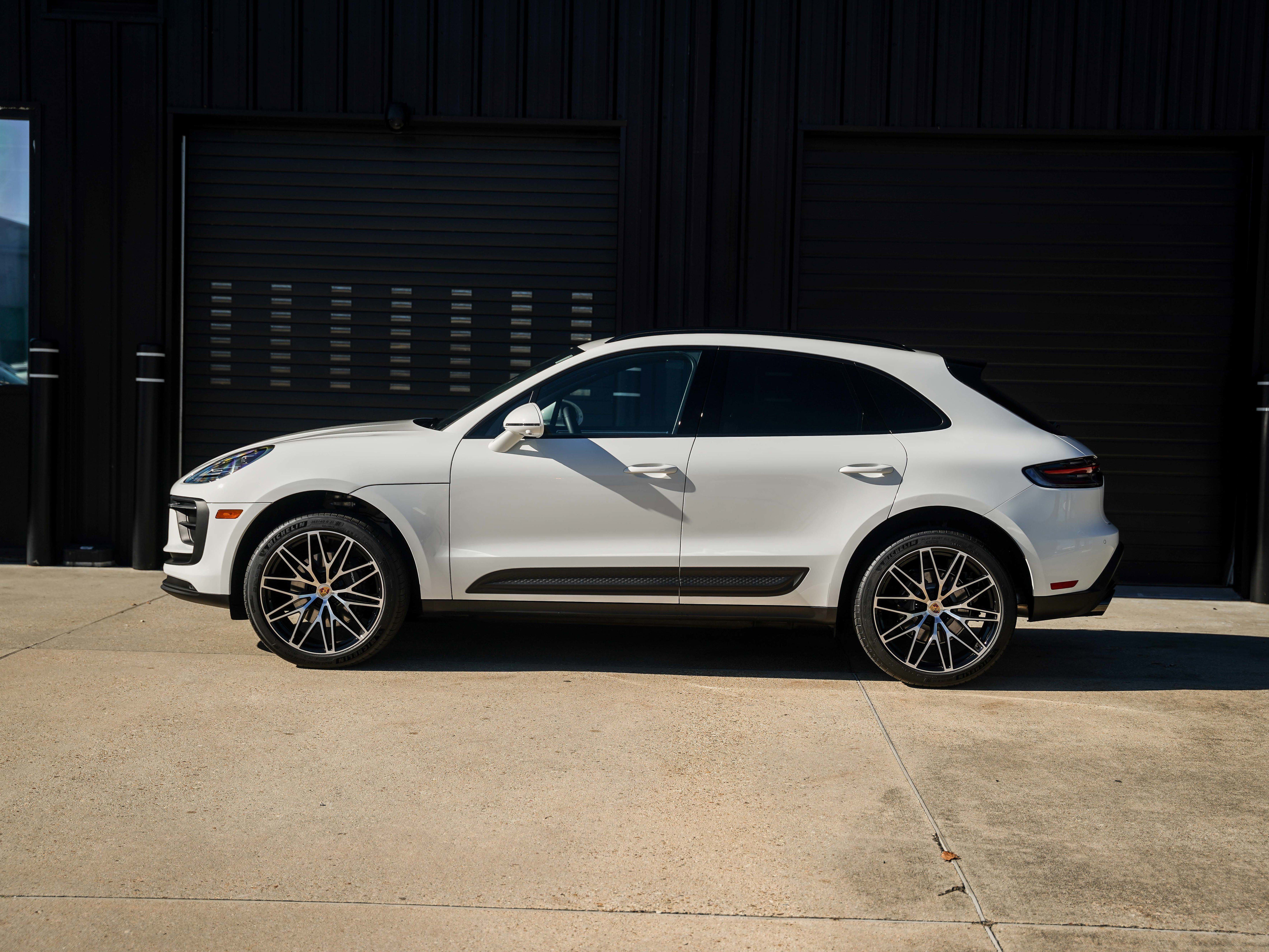 Certified 2026 Porsche Macan AWD/4WD image 2