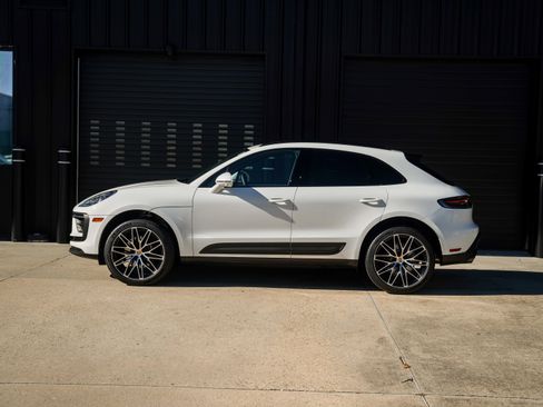 New 2026 Porsche Macan image 2