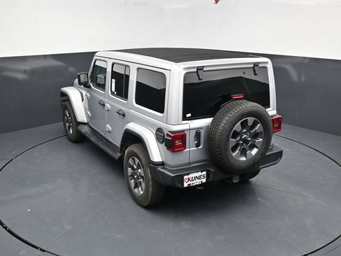 Used 2023 Jeep Wrangler Unlimited Sahara w/ LED Lighting Group AWD/4WD image 31