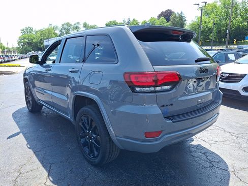 Used 2021 Jeep Grand Cherokee Laredo X AWD/4WD image 4
