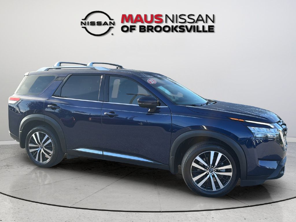 Used 2023 Nissan Pathfinder Platinum w/ Cargo Package AWD/4WD image 14