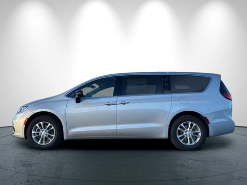 New 2026 Chrysler Pacifica Select image 7