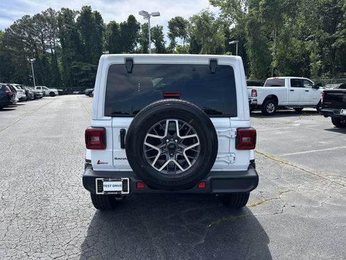 Used 2026 Jeep Wrangler Unlimited Sahara AWD/4WD image 8