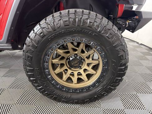 Used 2018 Jeep Wrangler Unlimited Sahara AWD/4WD image 11