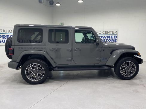 Used 2023 Jeep Wrangler Unlimited Sahara AWD/4WD image 9