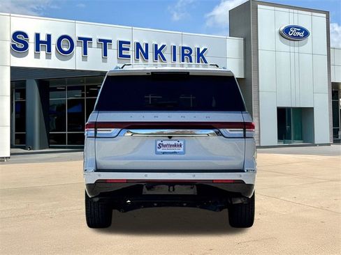 Used 2024 Lincoln Navigator Reserve image 8