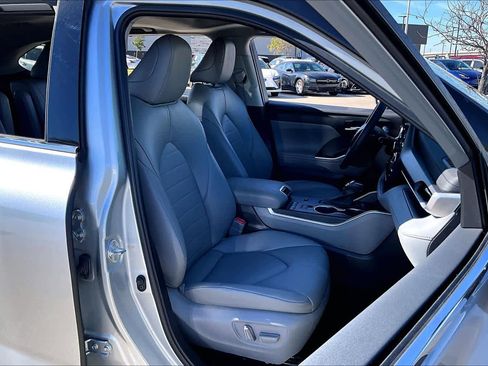 Used 2022 Toyota Highlander XLE image 7