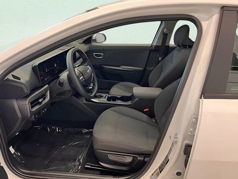 Used 2025 Kia K4 LXS image 17