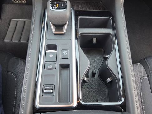 Used 2025 Nissan Pathfinder SV FWD image 19