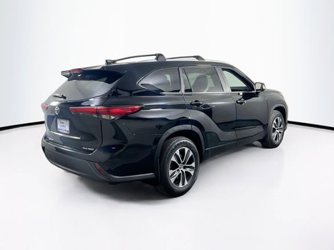 Used 2023 Toyota Highlander XLE image 5