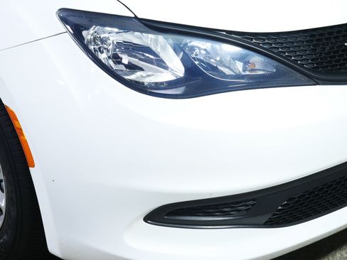 Used 2024 Chrysler Voyager LX FWD image 16