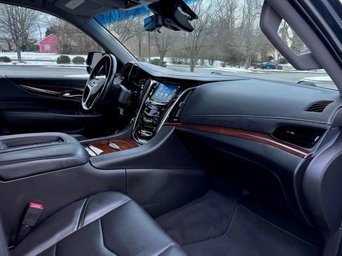 Used 2019 Cadillac Escalade Premium Luxury AWD/4WD image 21