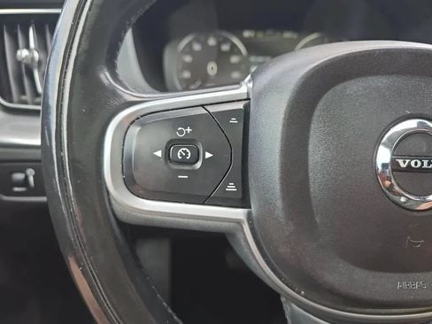 Used 2018 Volvo XC60 T5 Momentum w/ Vision Package AWD/4WD image 20