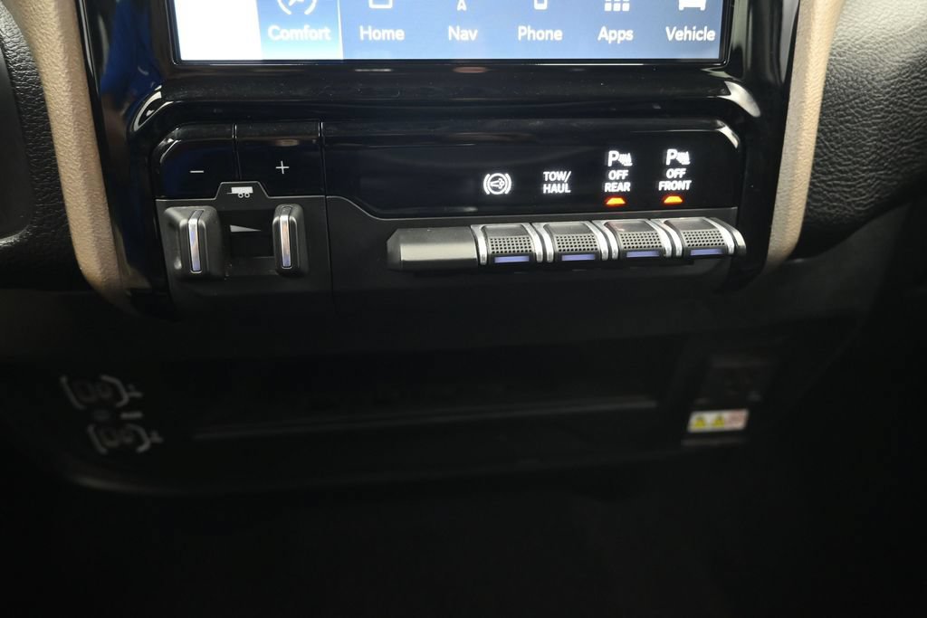 Used 2024 RAM 2500 Laramie w/ Safety Group AWD/4WD image 32