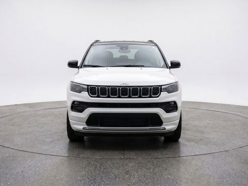 Used 2025 Jeep Compass Limited image 1