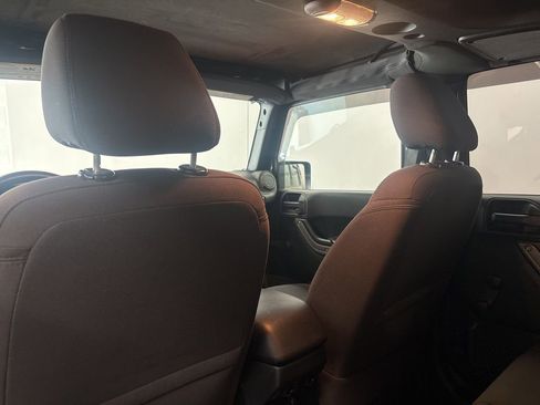 Used 2018 Jeep Wrangler Unlimited Sport w/ Connectivity Group image 14