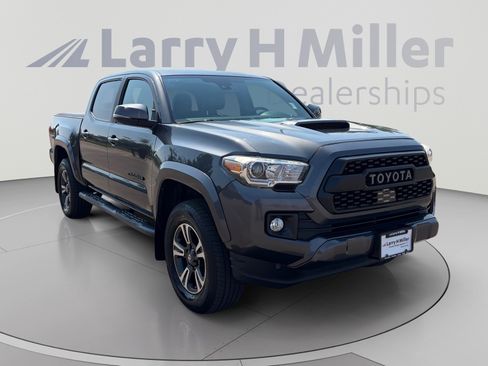 Used 2018 Toyota Tacoma TRD Sport AWD/4WD image 8