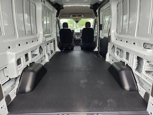 New 2026 Ford Transit 250 148 Medium Roof Extended AWD image 9