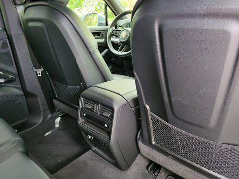 Used 2024 Porsche Cayenne AWD/4WD image 12