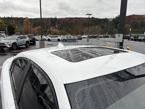 Used 2018 Dodge Charger GT image 29