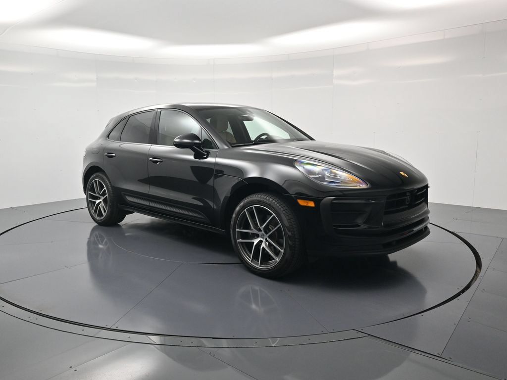 Used 2026 Porsche Macan AWD/4WD image 32