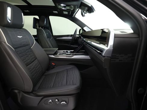 Used 2025 Cadillac Escalade V image 9