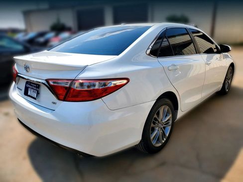 Used 2017 Toyota Camry SE FWD image 12