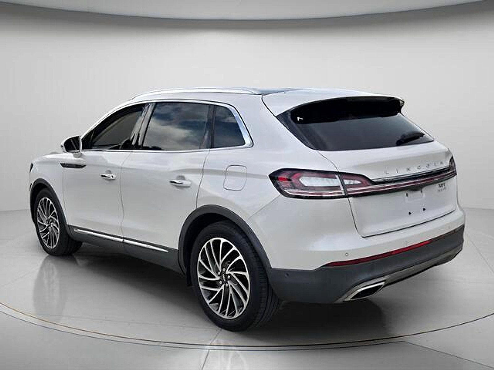 Used 2019 Lincoln Nautilus Reserve FWD image 8