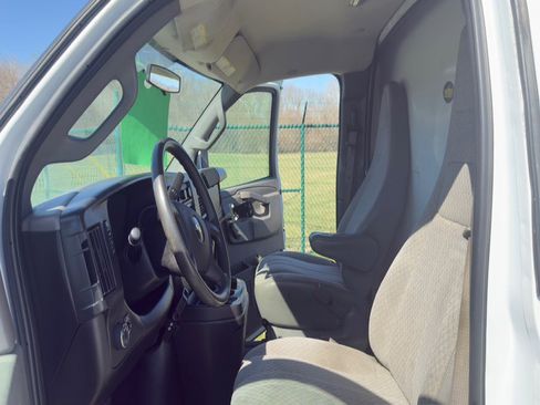 Used 2017 Chevrolet Express 3500 w/ Chrome Appearance Package RWD image 26