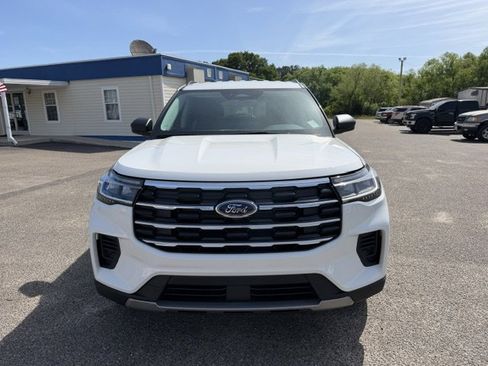 New 2026 Ford Explorer Active RWD image 3