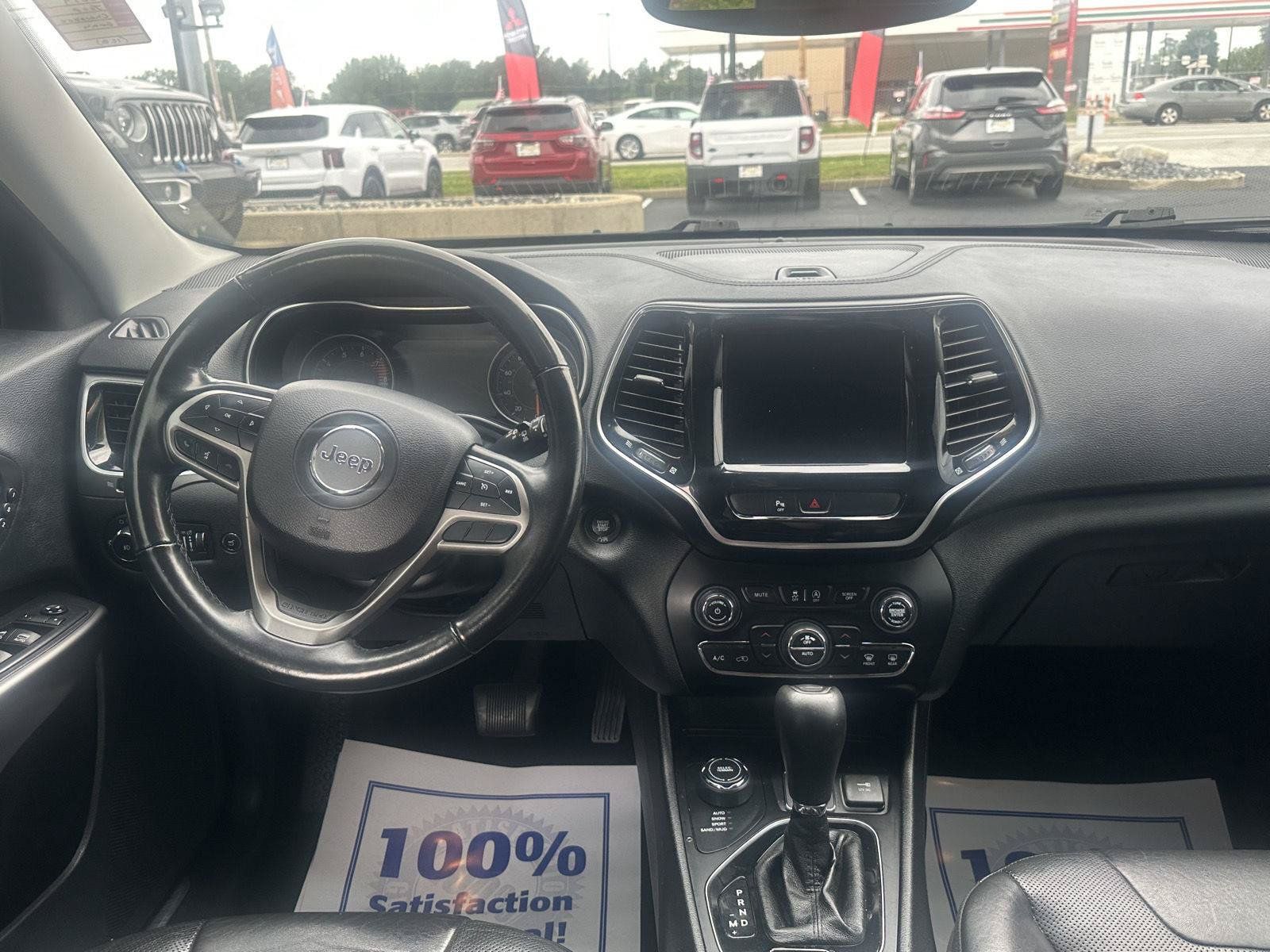 Used 2019 Jeep Cherokee Limited AWD/4WD image 30