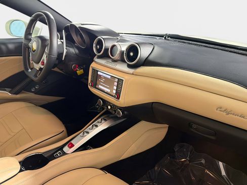 Used 2016 Ferrari California T image 27