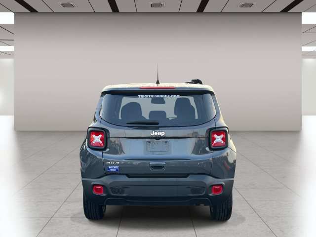 Used 2023 Jeep Renegade Latitude AWD/4WD image 4