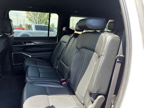 Used 2024 Jeep Wagoneer L Series II w/ Flexible Seating Group AWD/4WD image 9