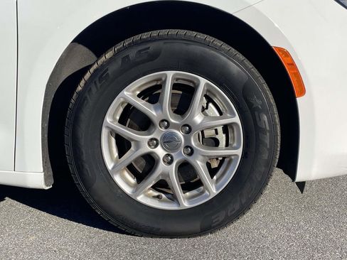 Used 2024 Chrysler Voyager LX image 31