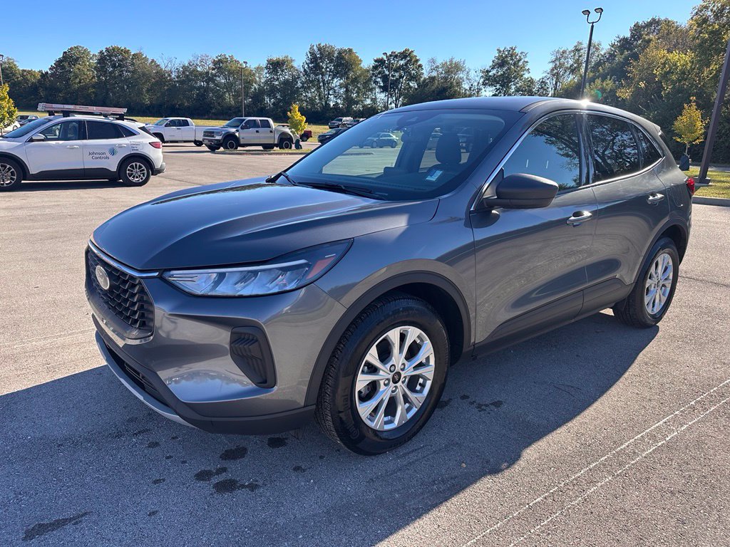 Used 2023 Ford Escape Active AWD/4WD image 3