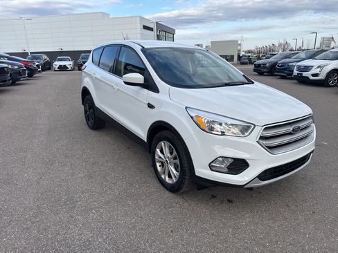 Used 2019 Ford Escape SE image 3