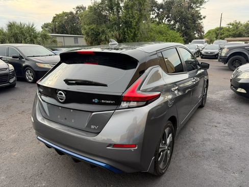 Used 2018 Nissan Leaf SV w/ SV Technology Package FWD image 5